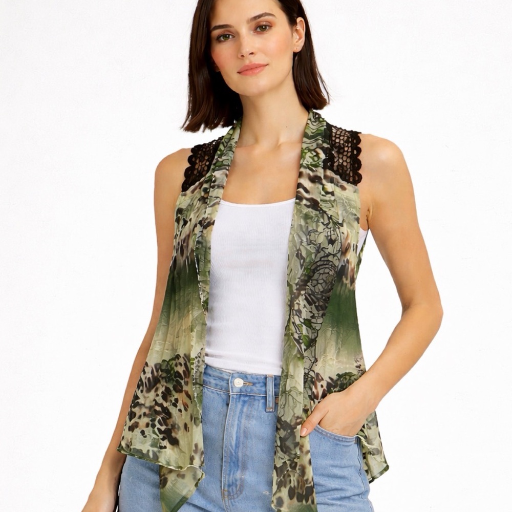 B.L.E.U.Sheer Animal Print Lace Back Open Vest Pointed Hem women’s Size L (A295)